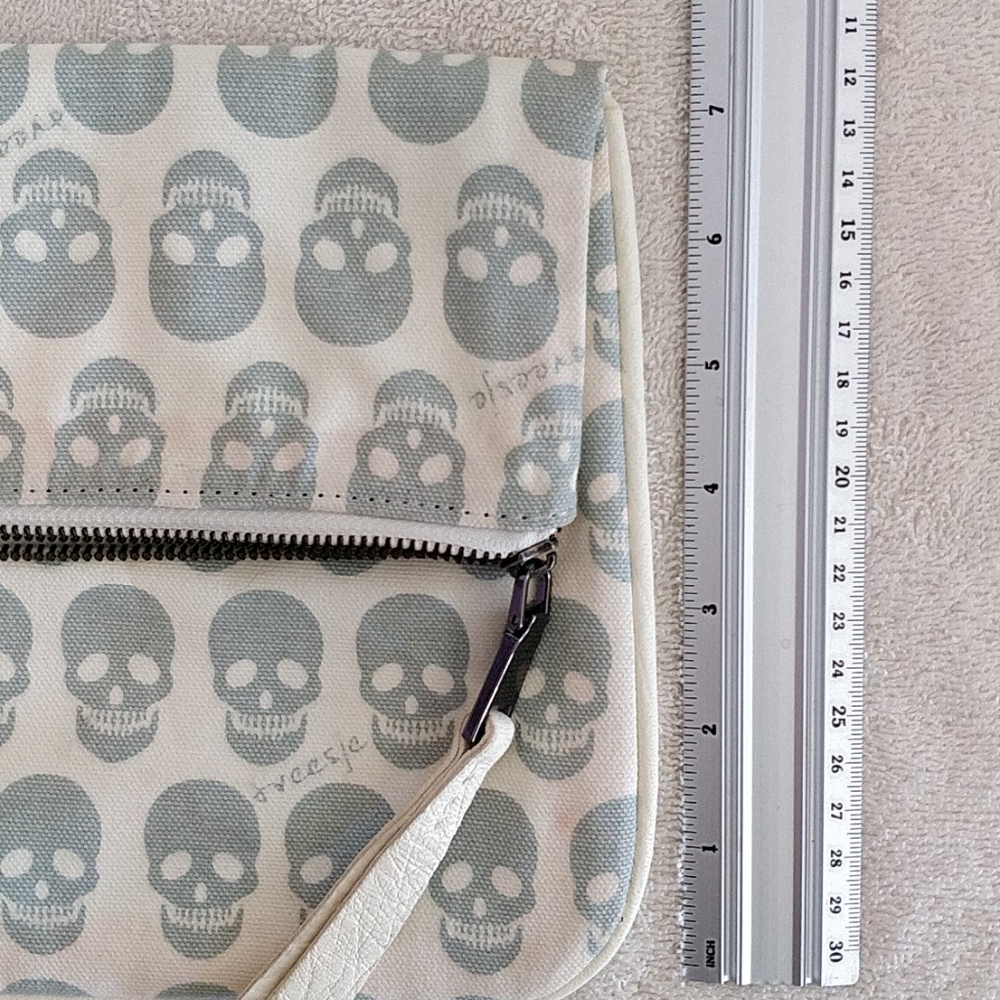 Treesje Fabric Foldover 'Fatal' Clutch w/ Zipper - Picture 13 of 13